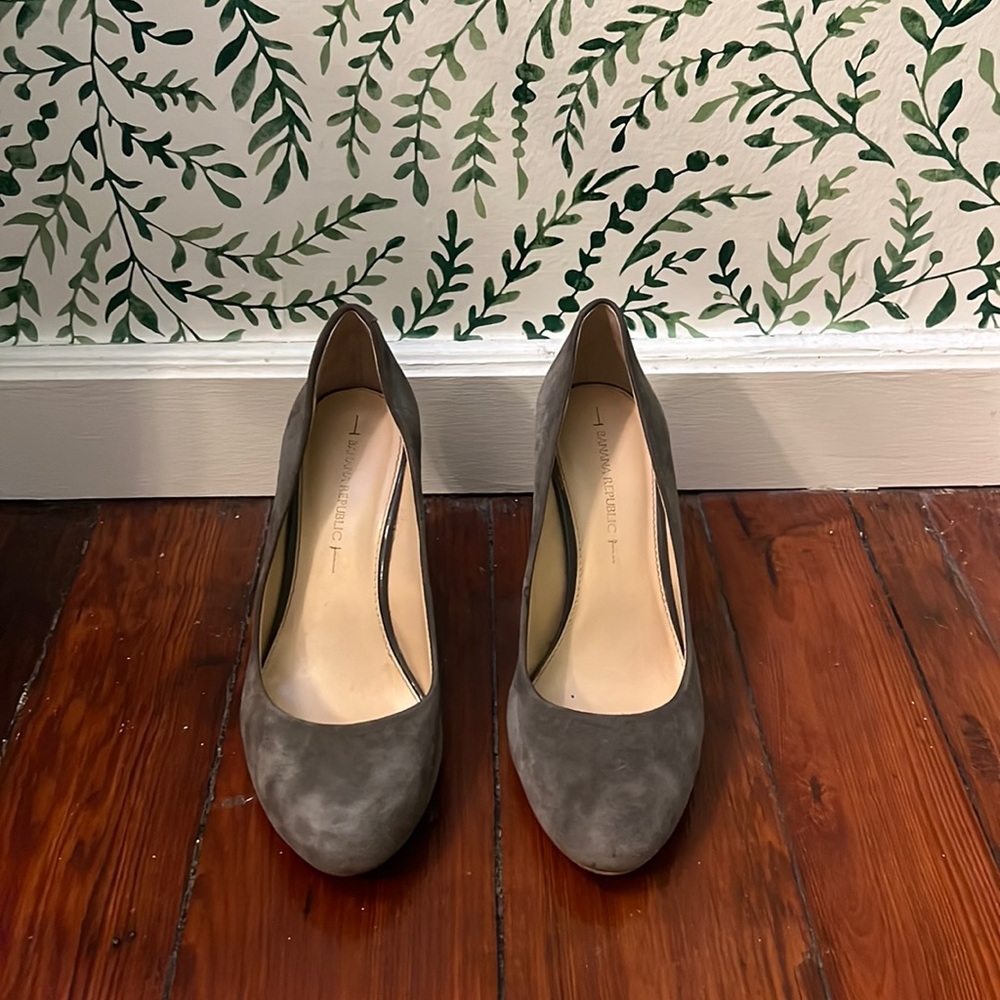 Banana Republic Suede Wedges